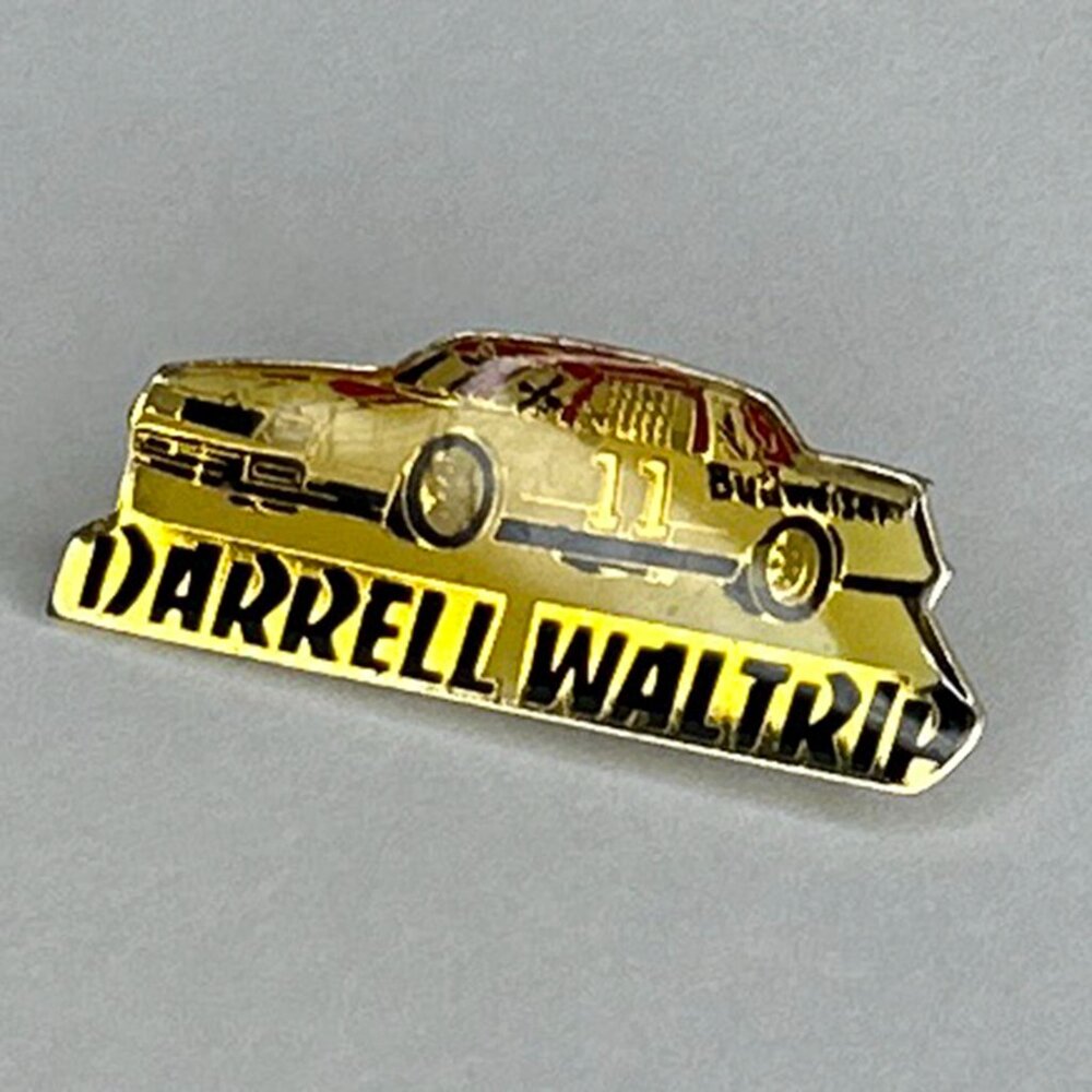 Vintage‎ Darrell Waltrip #11 Budweiser Car Yellow Black Hat/Jacket/Lapel Pin